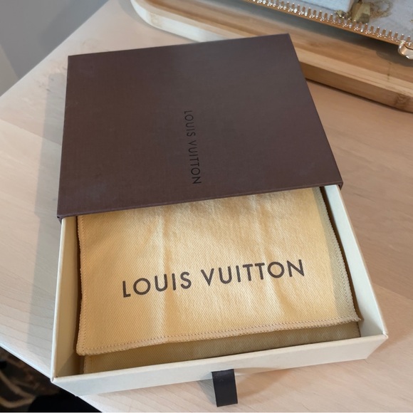 Vintage 100% Authentic Bifold Louis Vuitton Cardholder - Picture 3 of 13